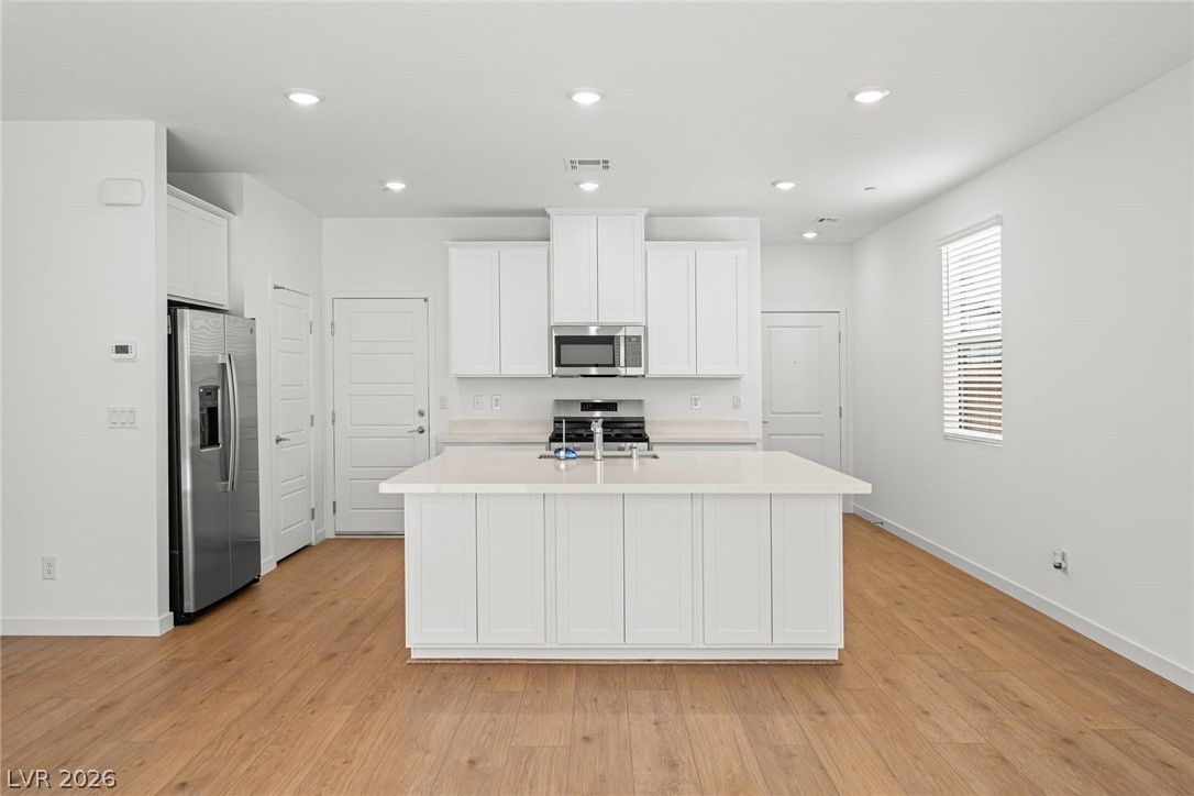 9761 Sunsent Canyon Avenue — photo 5 of 26