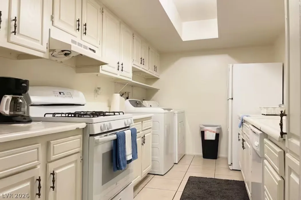 4650 Koval 14 Lane — photo 3