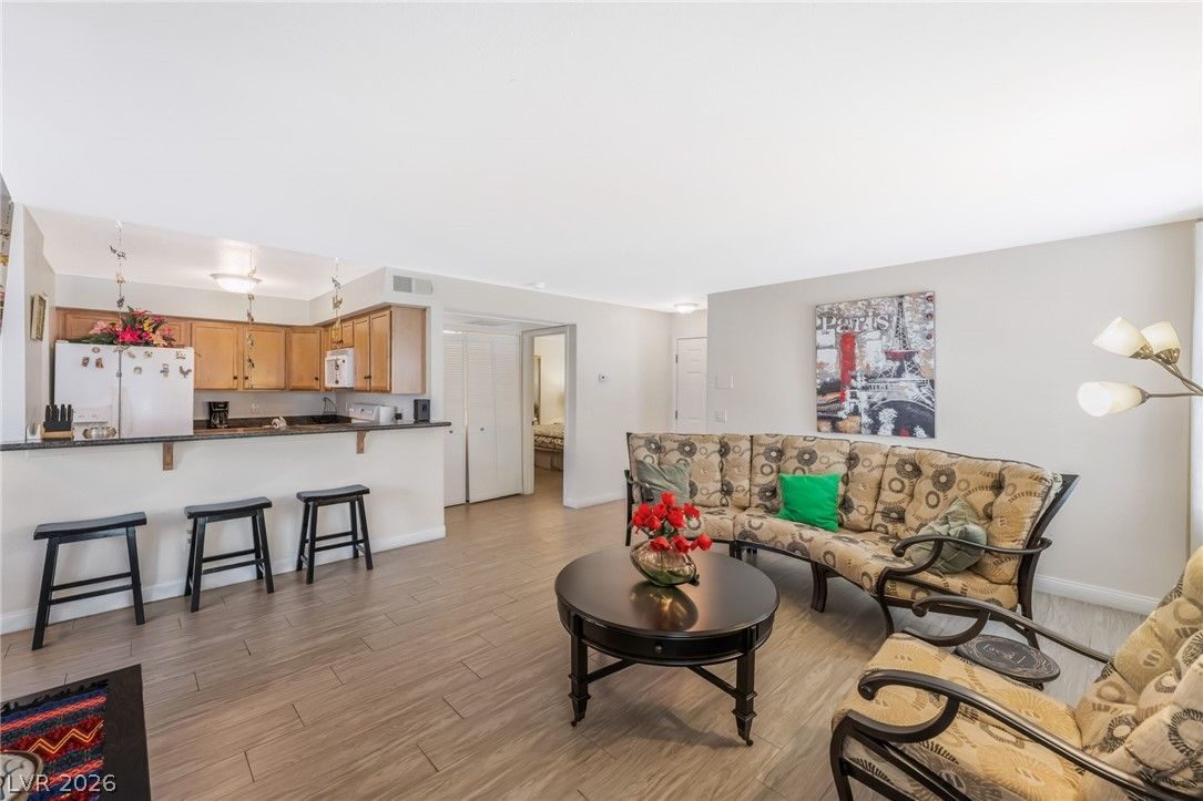 3145 East Flamingo Road 1092 — photo 4 of 33