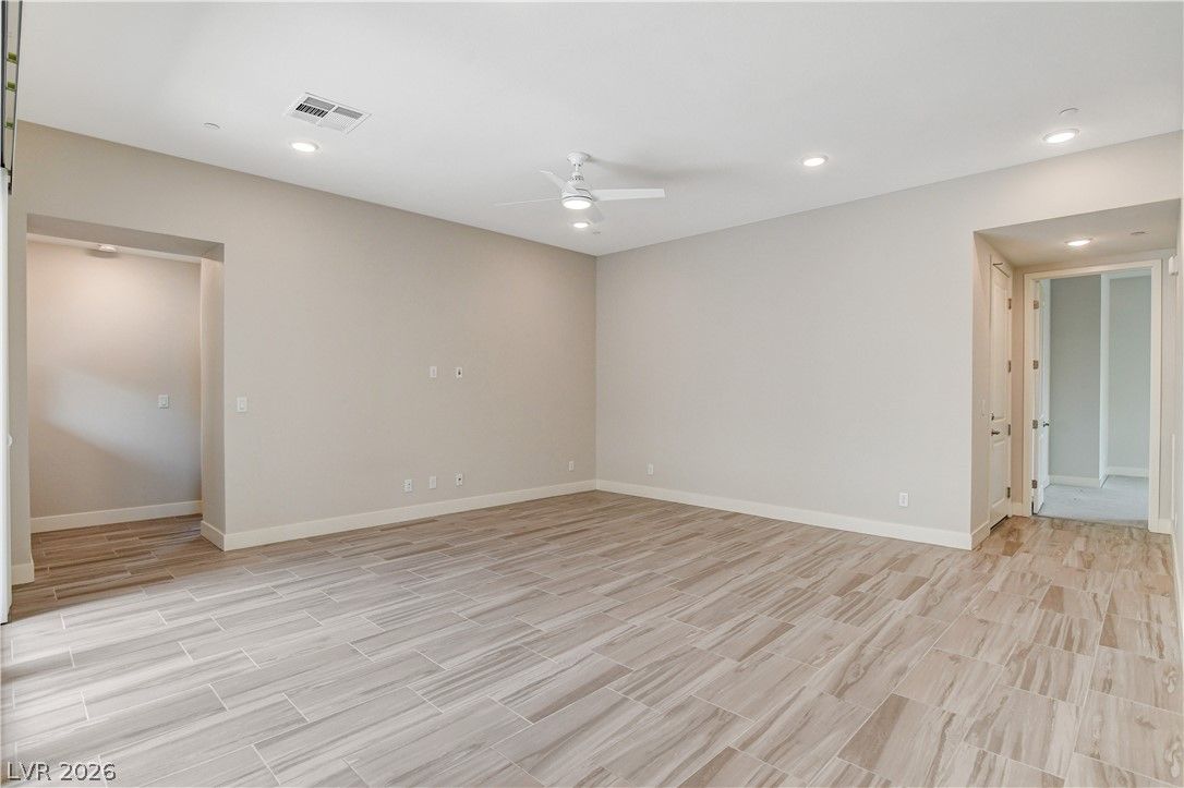 10885 Crimson Cliffs Avenue — photo 2