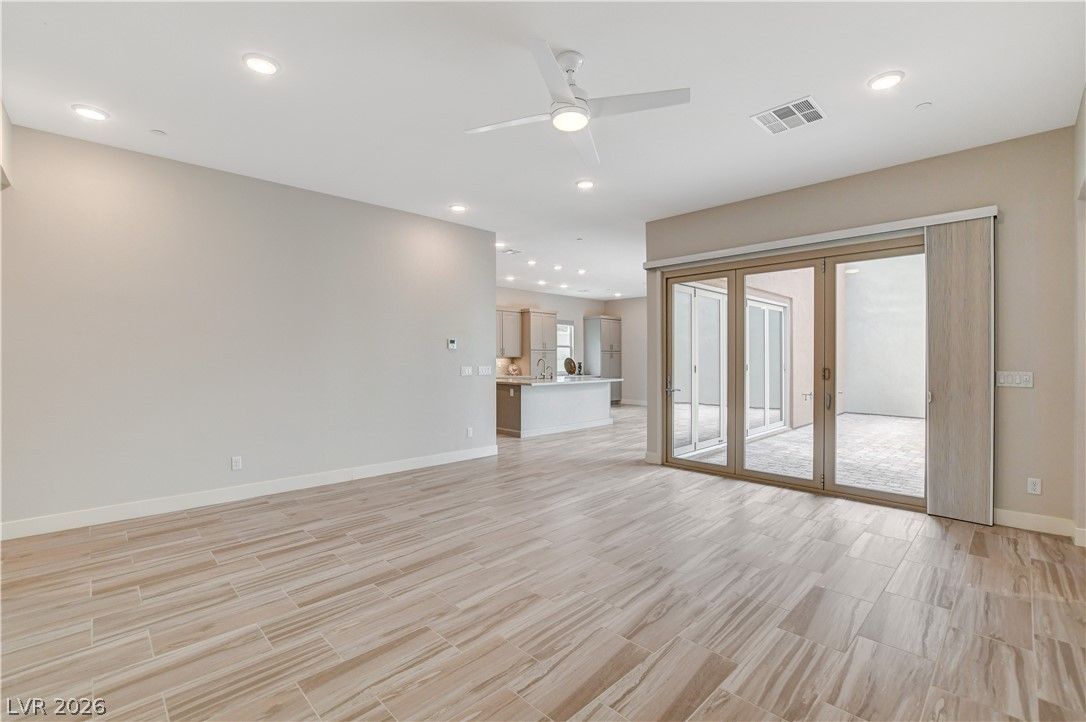 10885 Crimson Cliffs Avenue — photo 4
