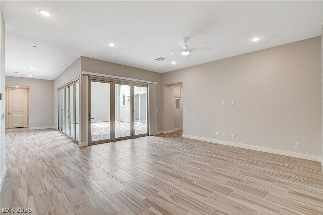 10885 Crimson Cliffs Avenue — photo 5