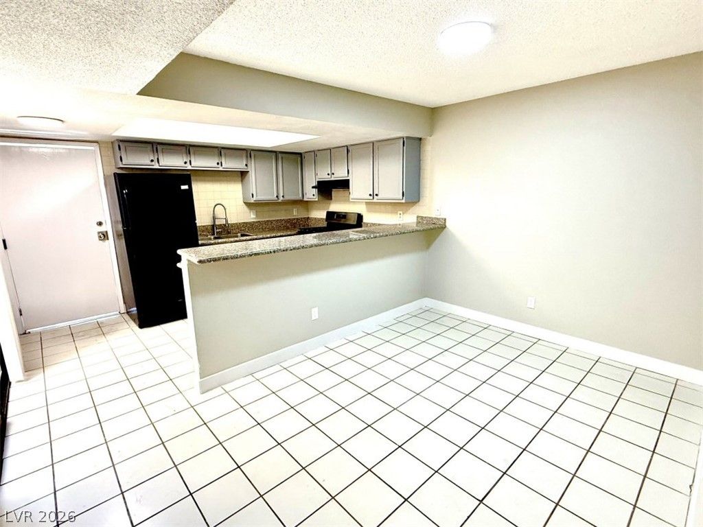 2654 Aracatuba Avenue — photo 5 of 24
