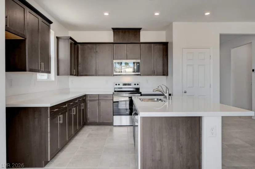 596 Hamilton Drive — photo 2 of 5