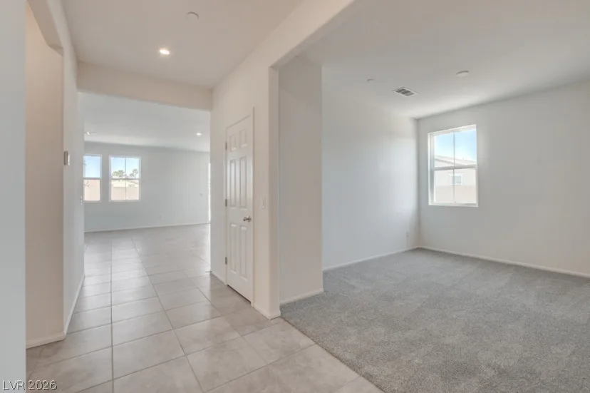 596 Hamilton Drive — photo 3 of 5