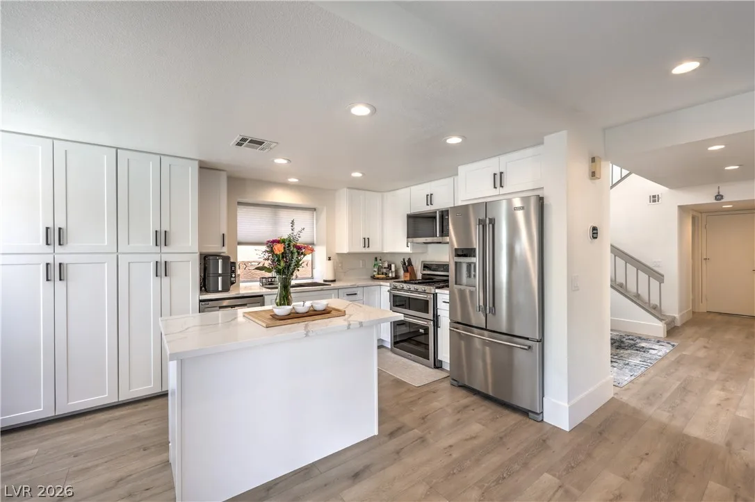 8352 SHORE BREEZE Drive — photo 3