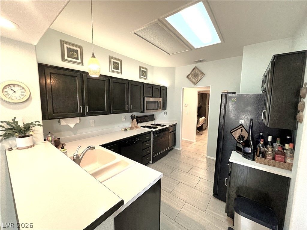 10133 Cresent Creek Drive — photo 4 of 33