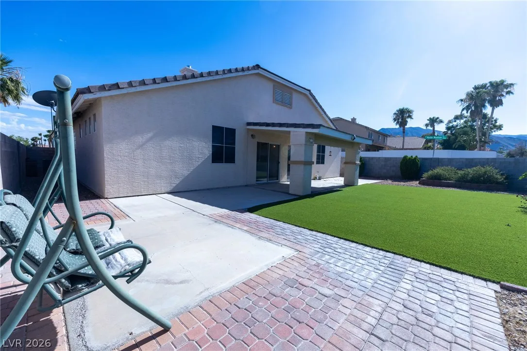 9612 Cherry Canyon Avenue — photo 2