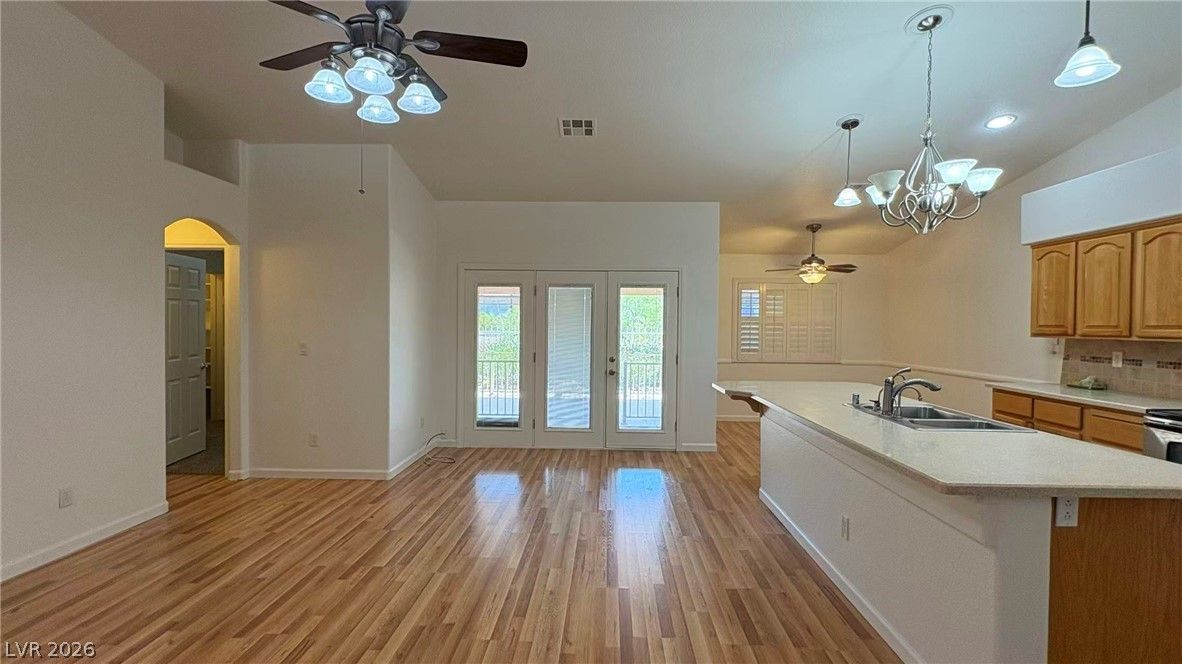 551 Duran Street — photo 5 of 20