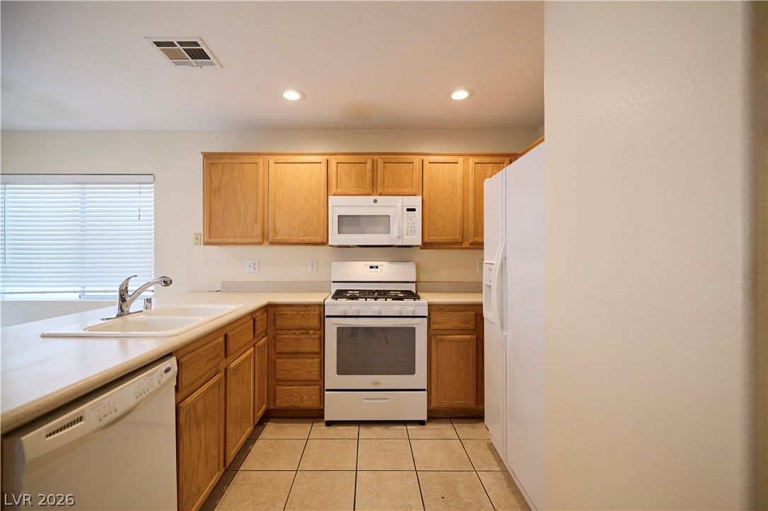 7880 Millbrookshire Way — photo 4 of 24