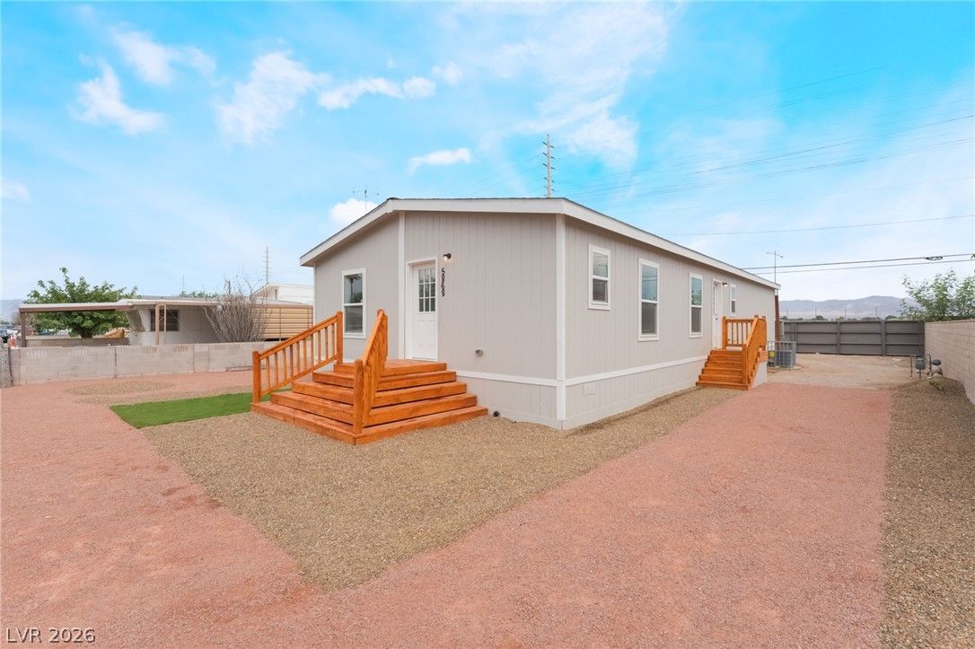 5868 East Carey Avenue — photo 3