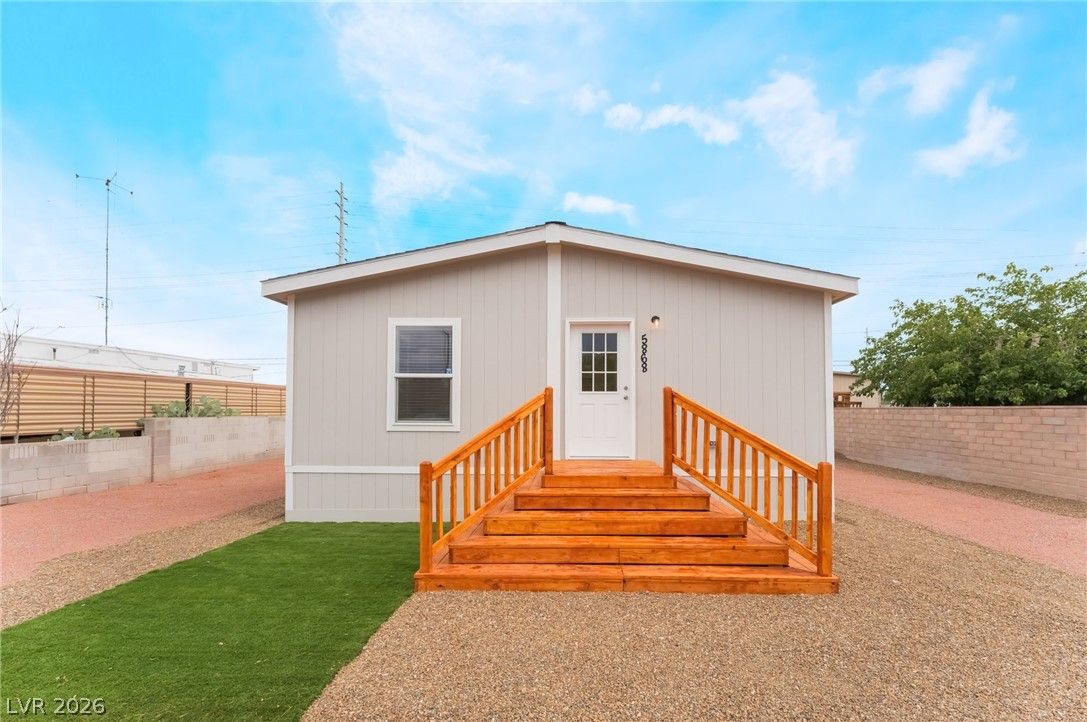 5868 East Carey Avenue — photo 4
