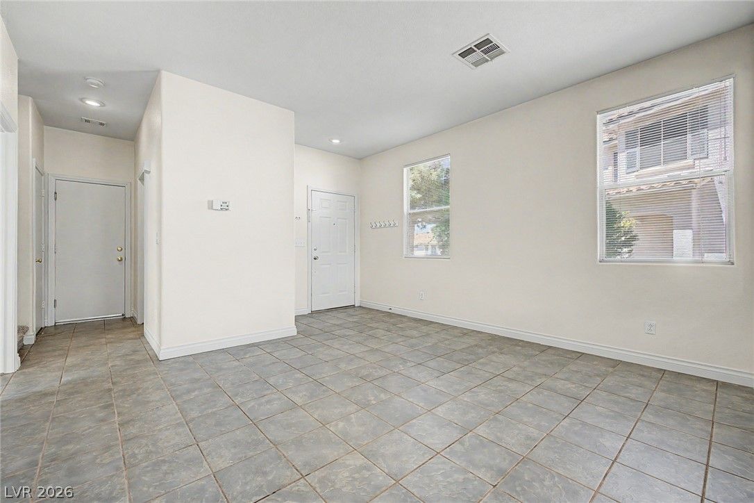 2392 Predera Avenue — photo 3