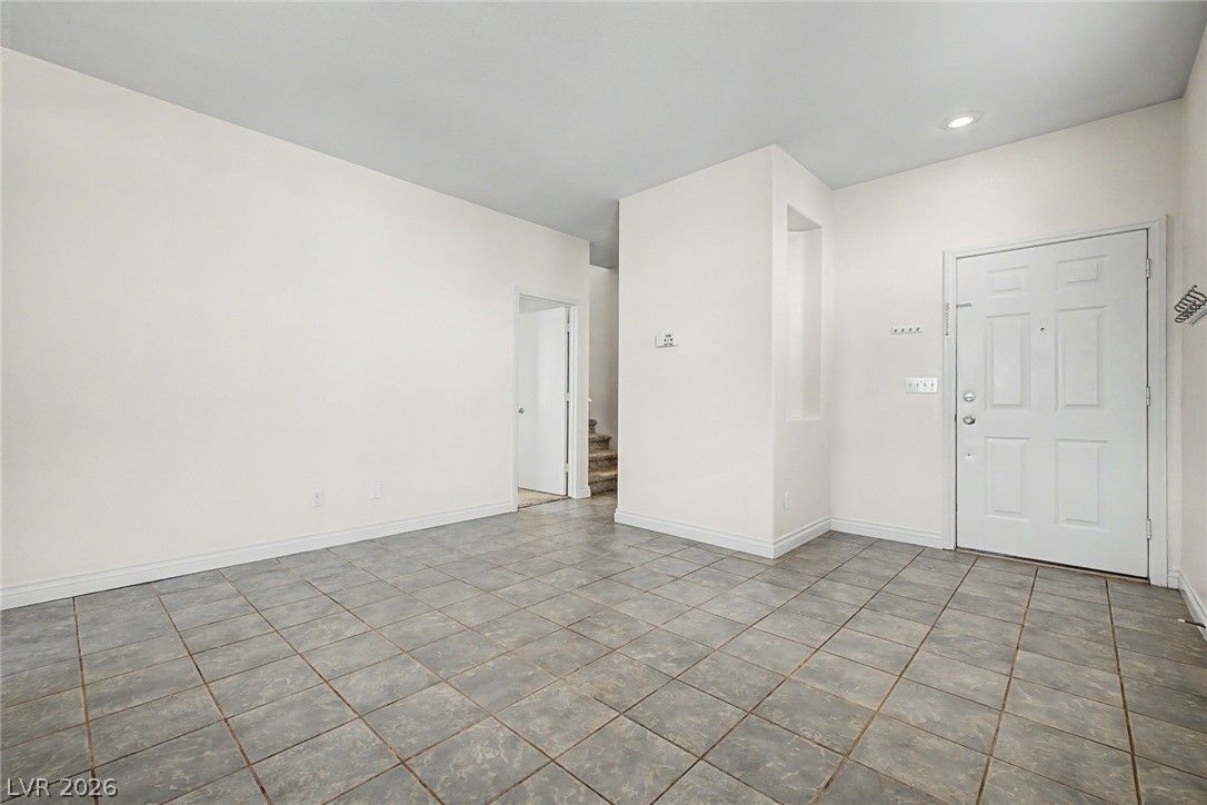 2392 Predera Avenue — photo 4