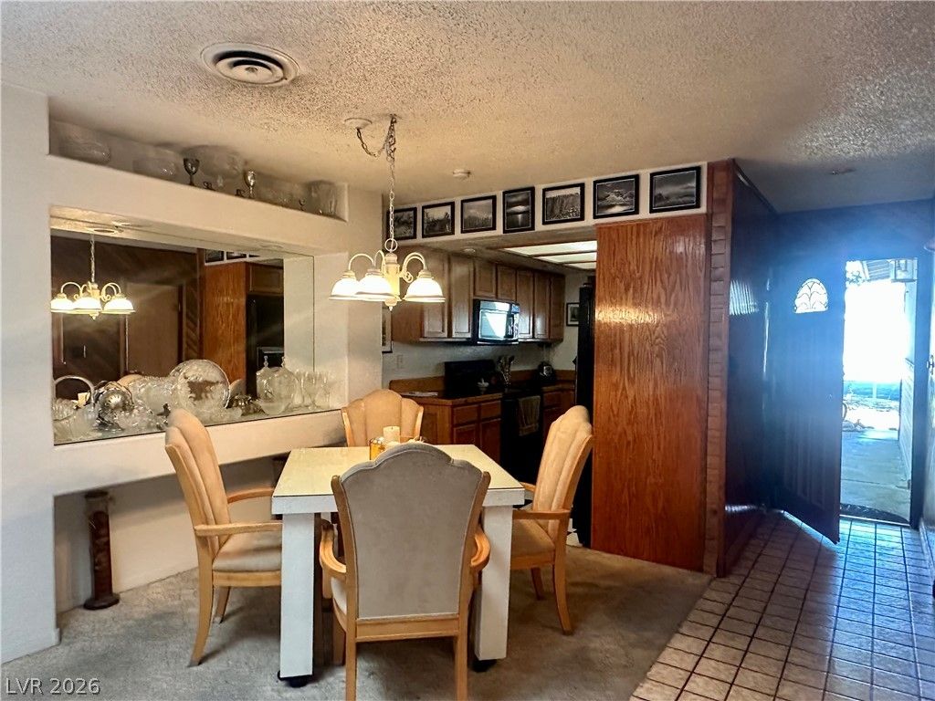 2104 Valley Drive — photo 3 of 14