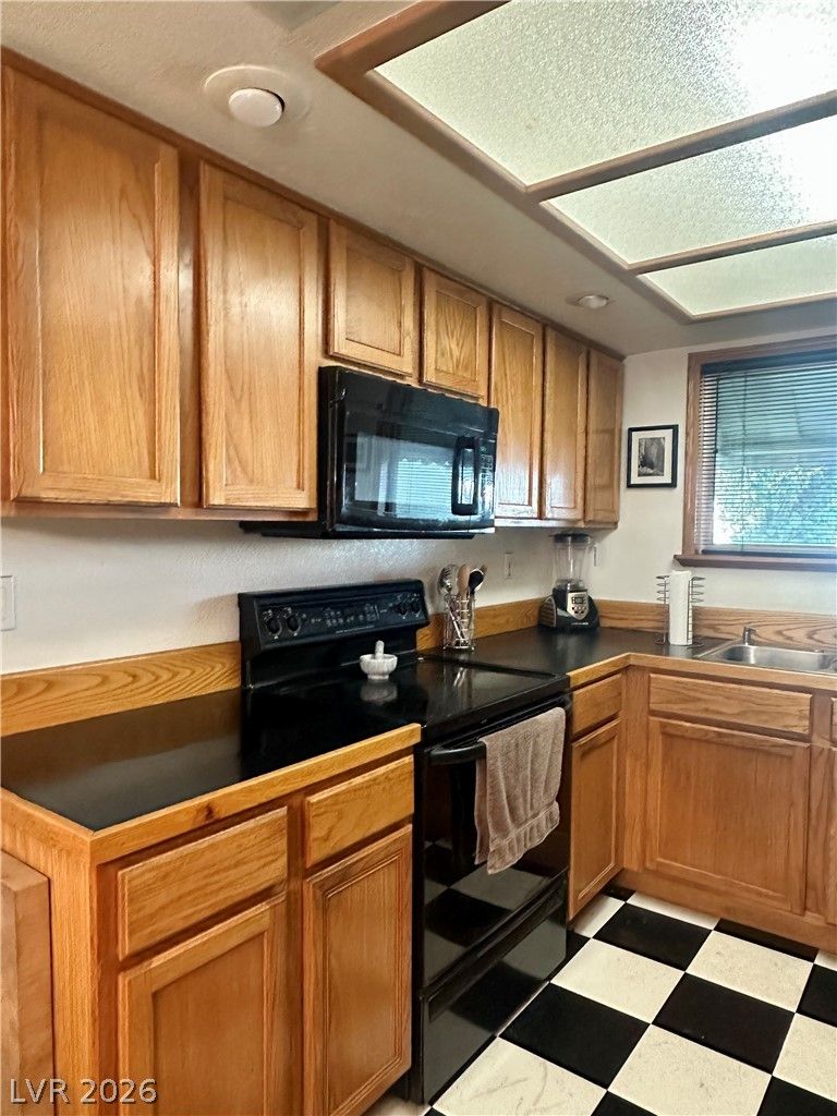 2104 Valley Drive — photo 5 of 14