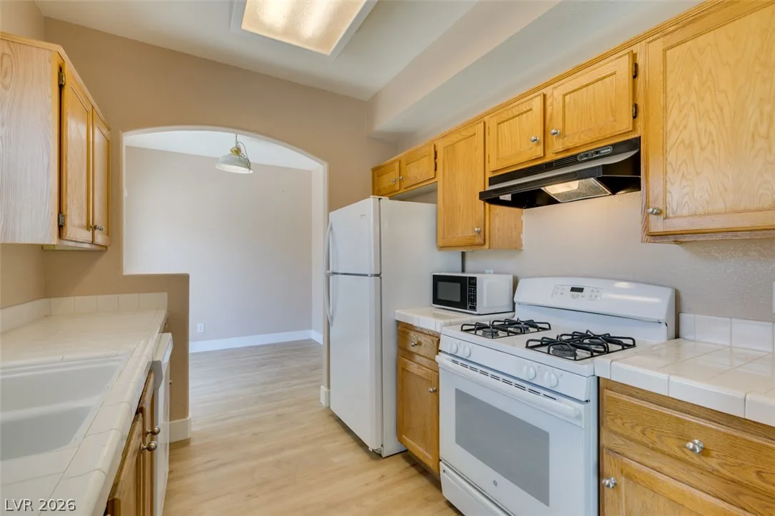 1401 SYCAMORE SPRING Court — photo 2