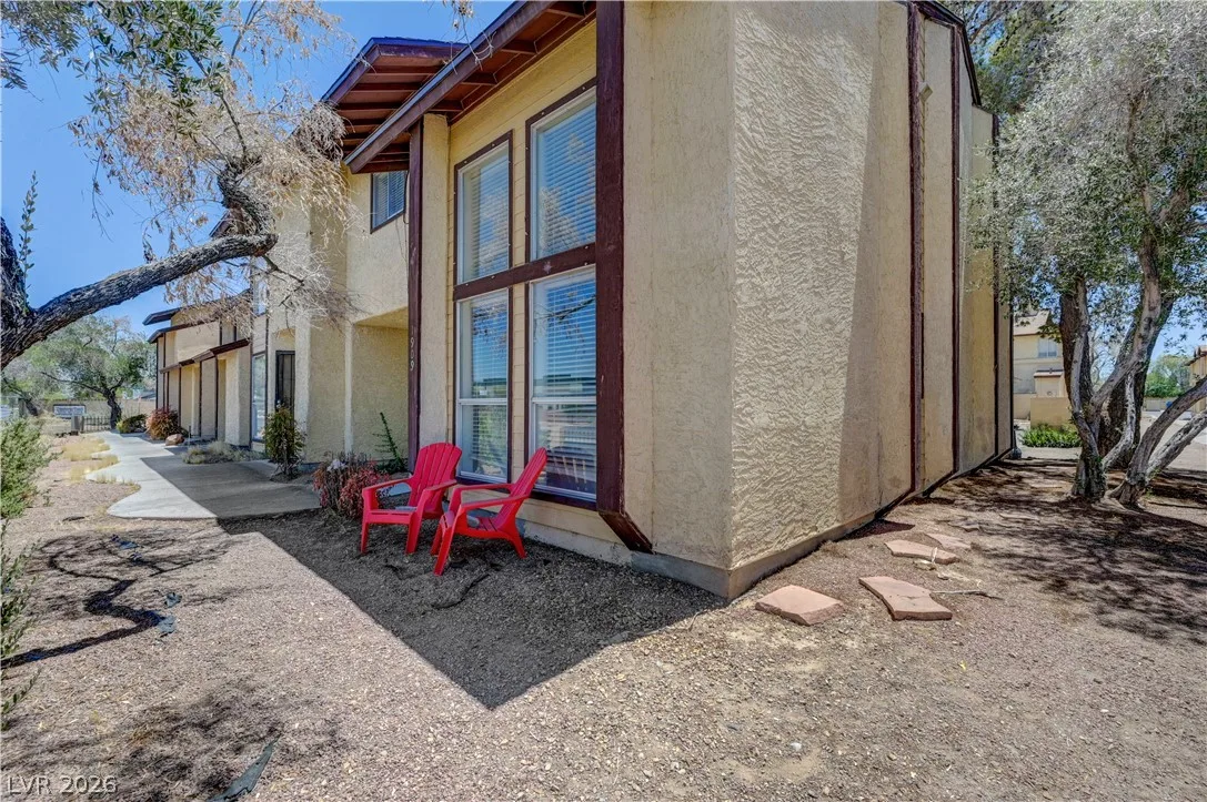 1909 Natalee Drive — photo 2