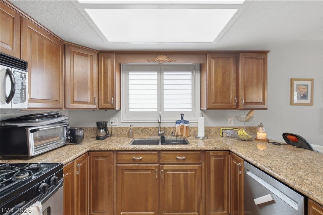 8325 Classic Villa Court — photo 3