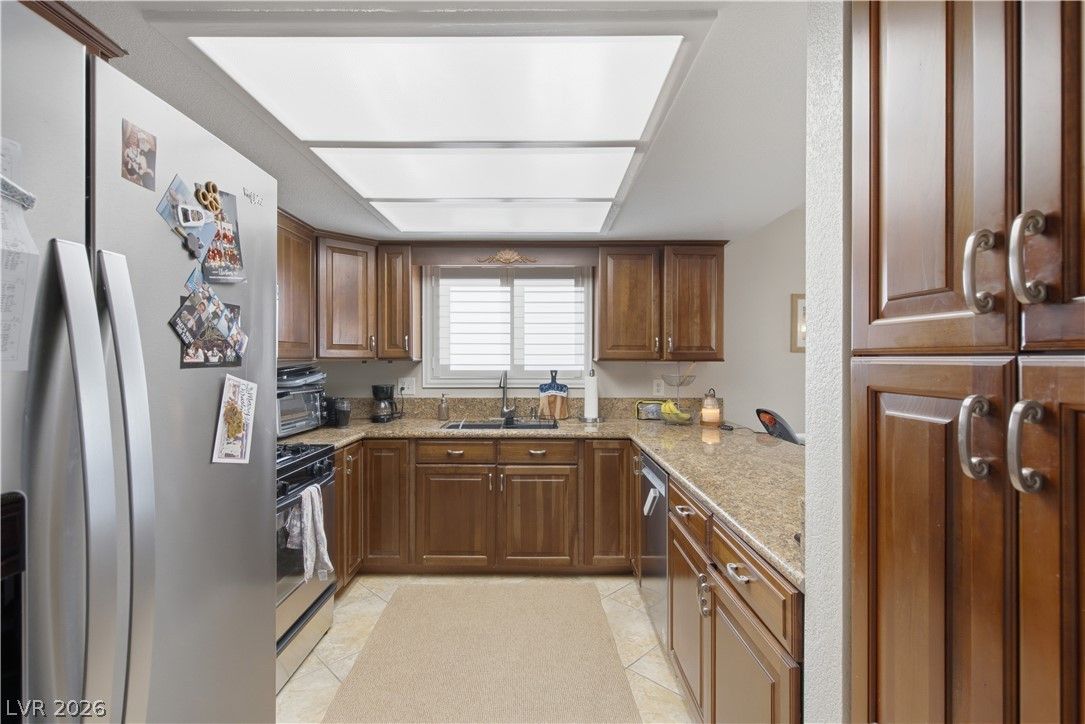 8325 Classic Villa Court — photo 4