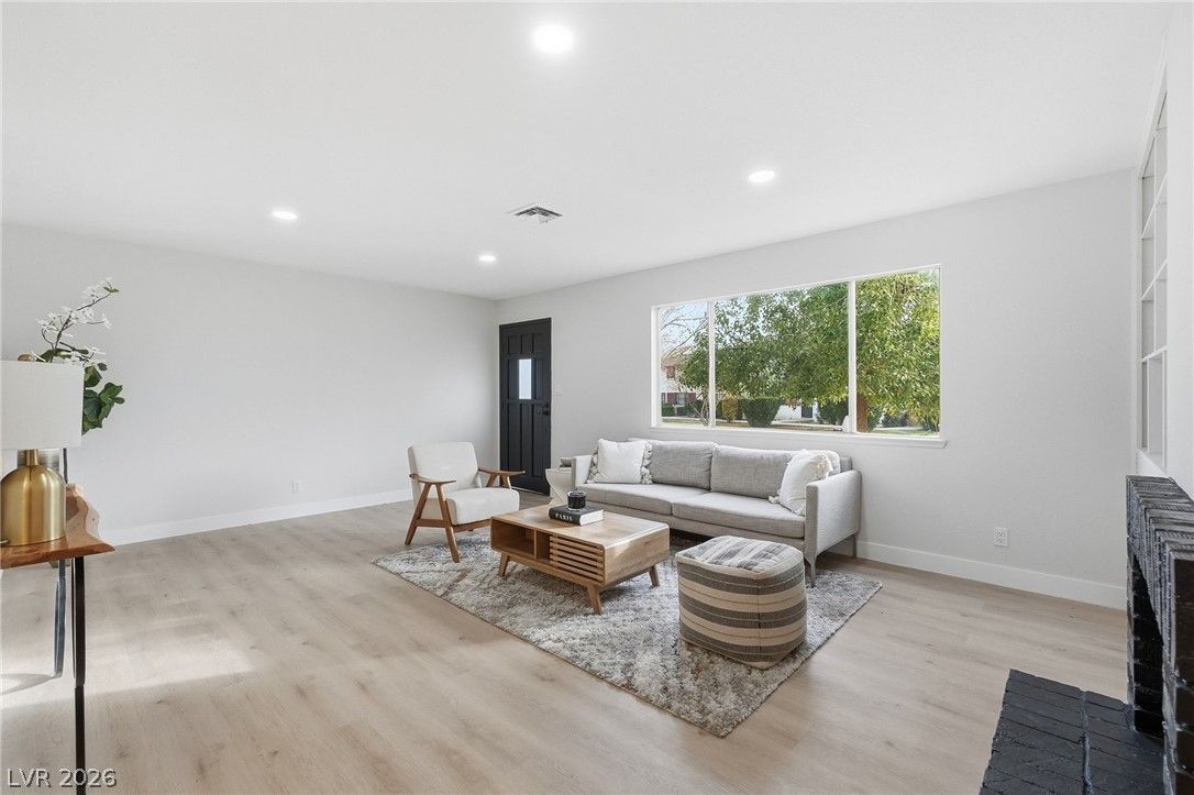163 Greenbriar Townhouse Way — photo 2