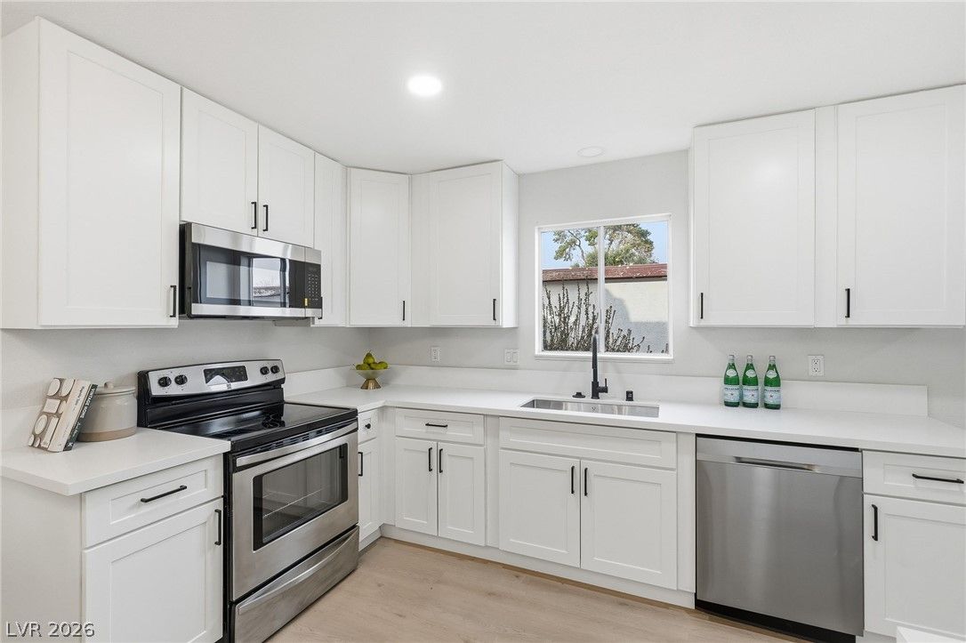 163 Greenbriar Townhouse Way — photo 4