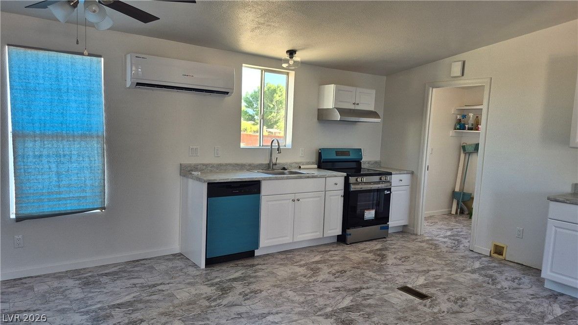 819 Skyhawk Avenue — photo 4 of 6