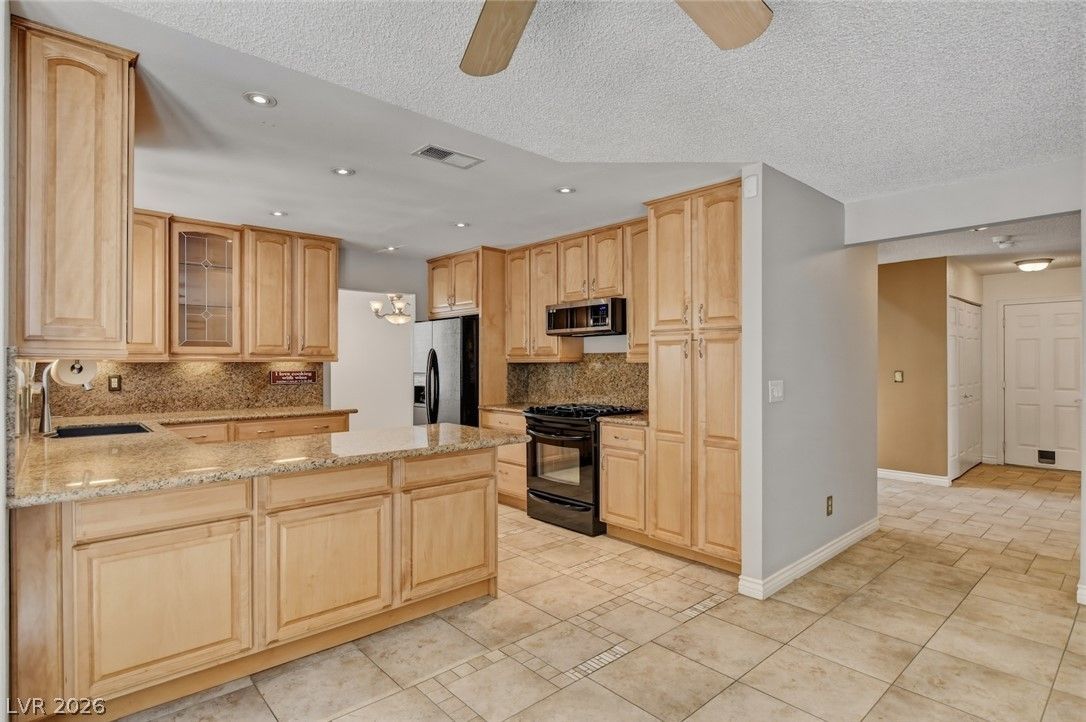 1827 Escondido Terrace — photo 2