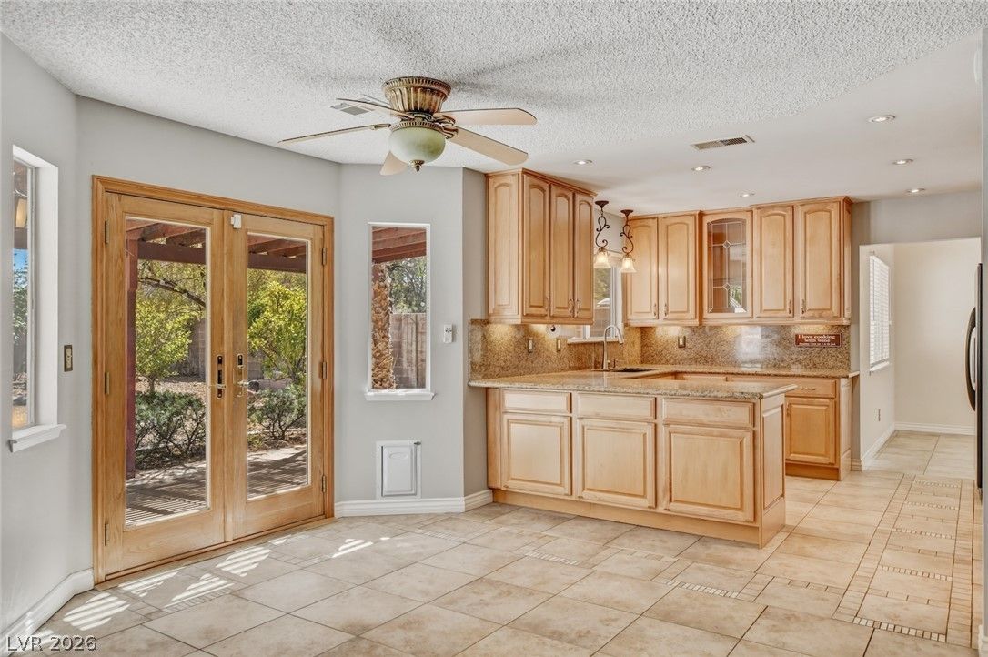 1827 Escondido Terrace — photo 3