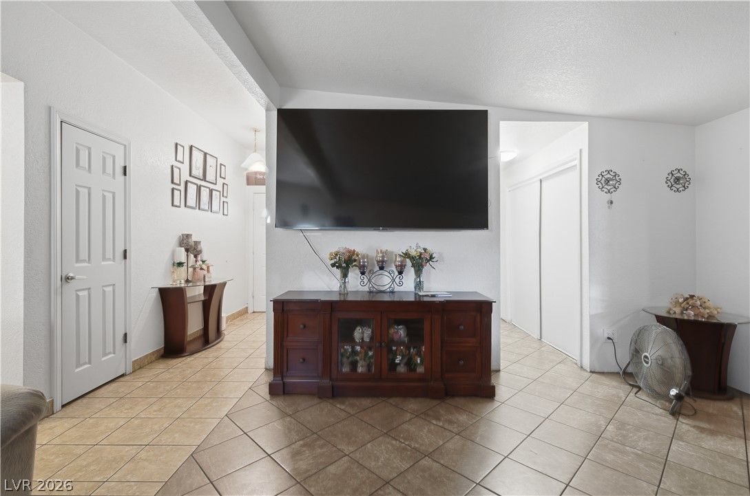 1808 Ingraham Street — photo 1