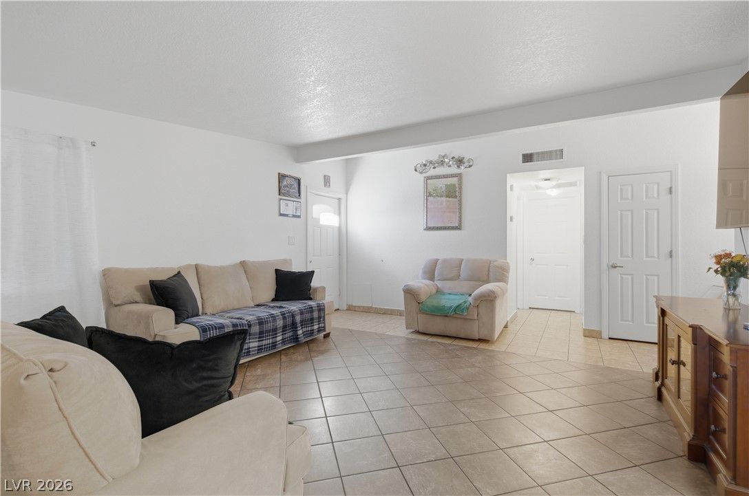 1808 Ingraham Street — photo 2