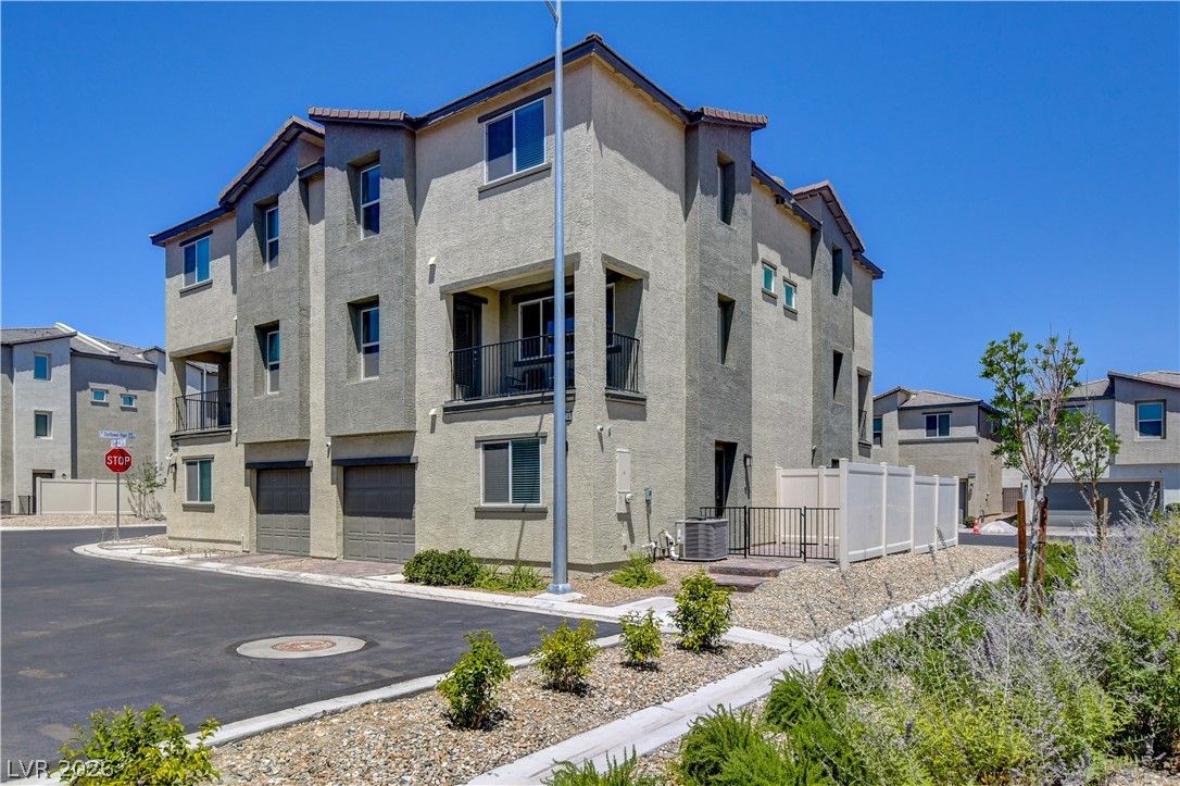 6924 Spicy Merlot Street — photo 2