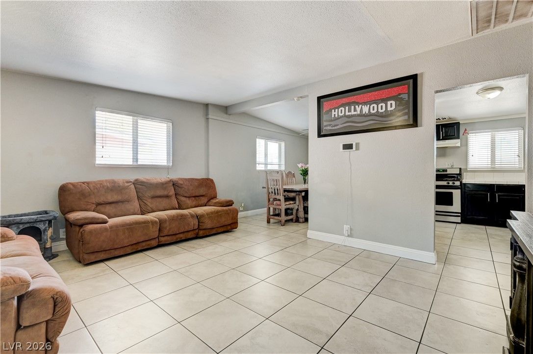 2829 Emmons Avenue — photo 4