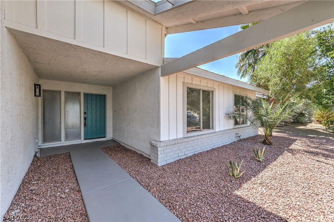 5028 Meadow Grove Court — photo 4 of 36