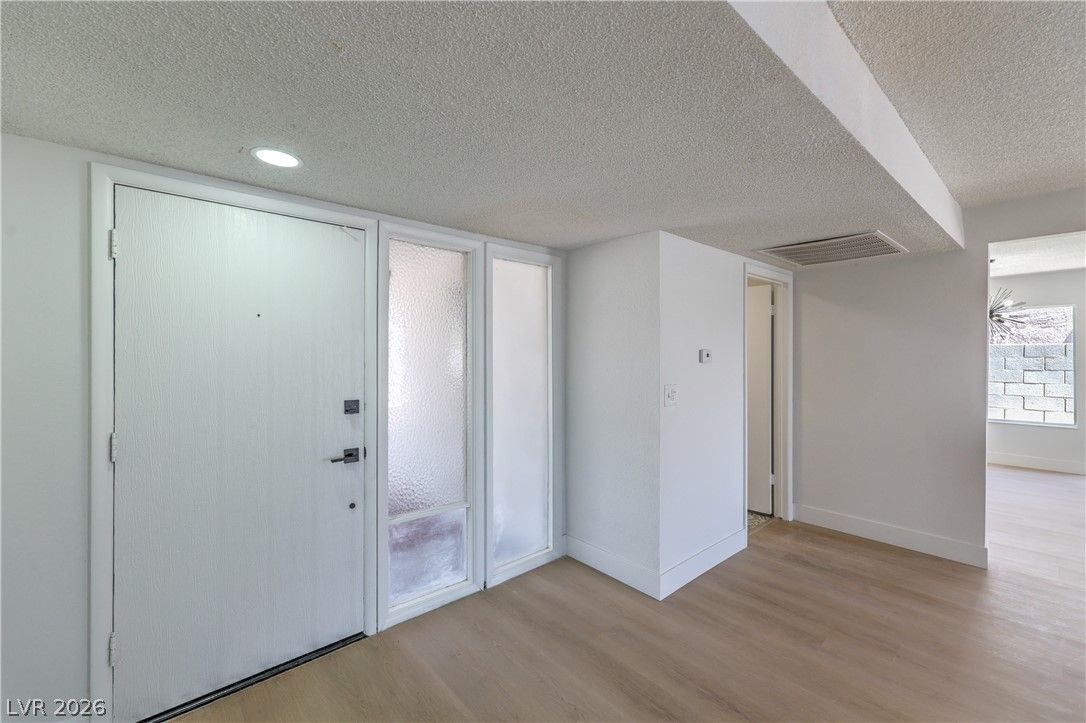 5028 Meadow Grove Court — photo 5 of 36