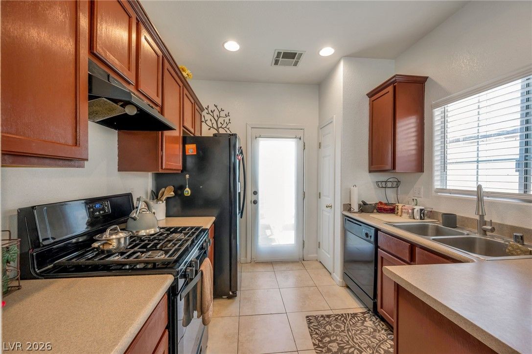 7937 Violet Dawn Street — photo 5 of 15