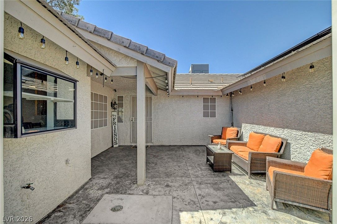 5877 Tippin Drive — photo 4 of 52