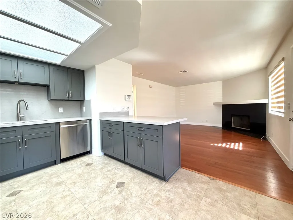 920 Rockview Drive 101 — photo 3