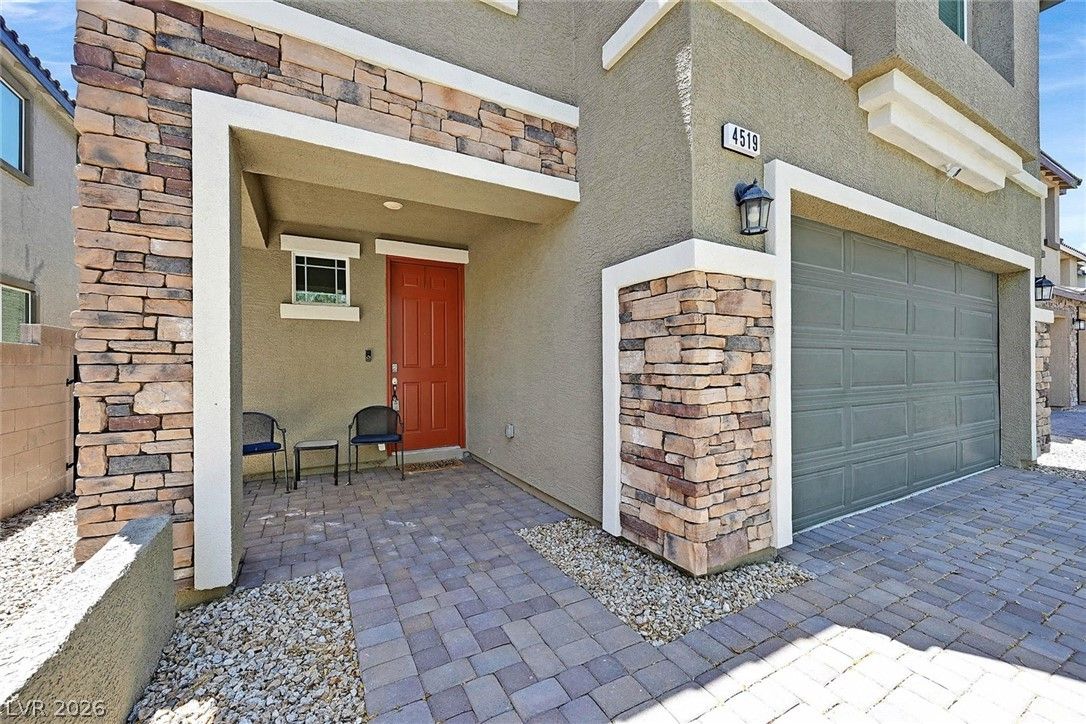 4519 Solitude Falls Avenue — photo 2