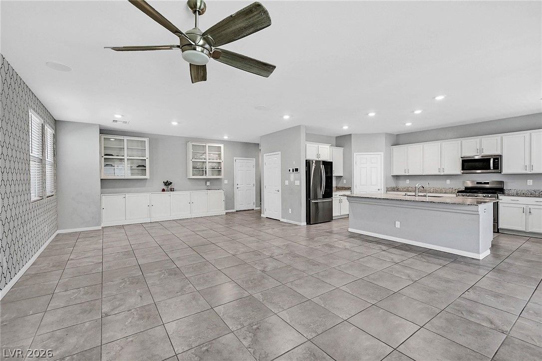 4519 Solitude Falls Avenue — photo 3