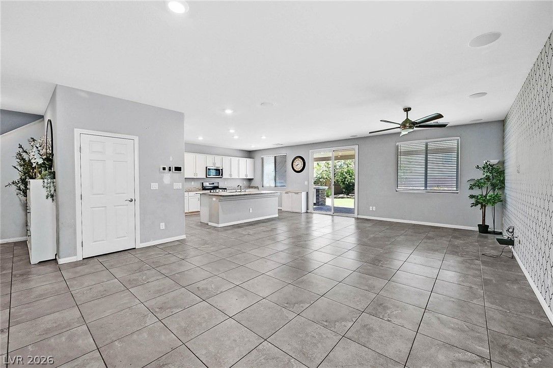 4519 Solitude Falls Avenue — photo 4