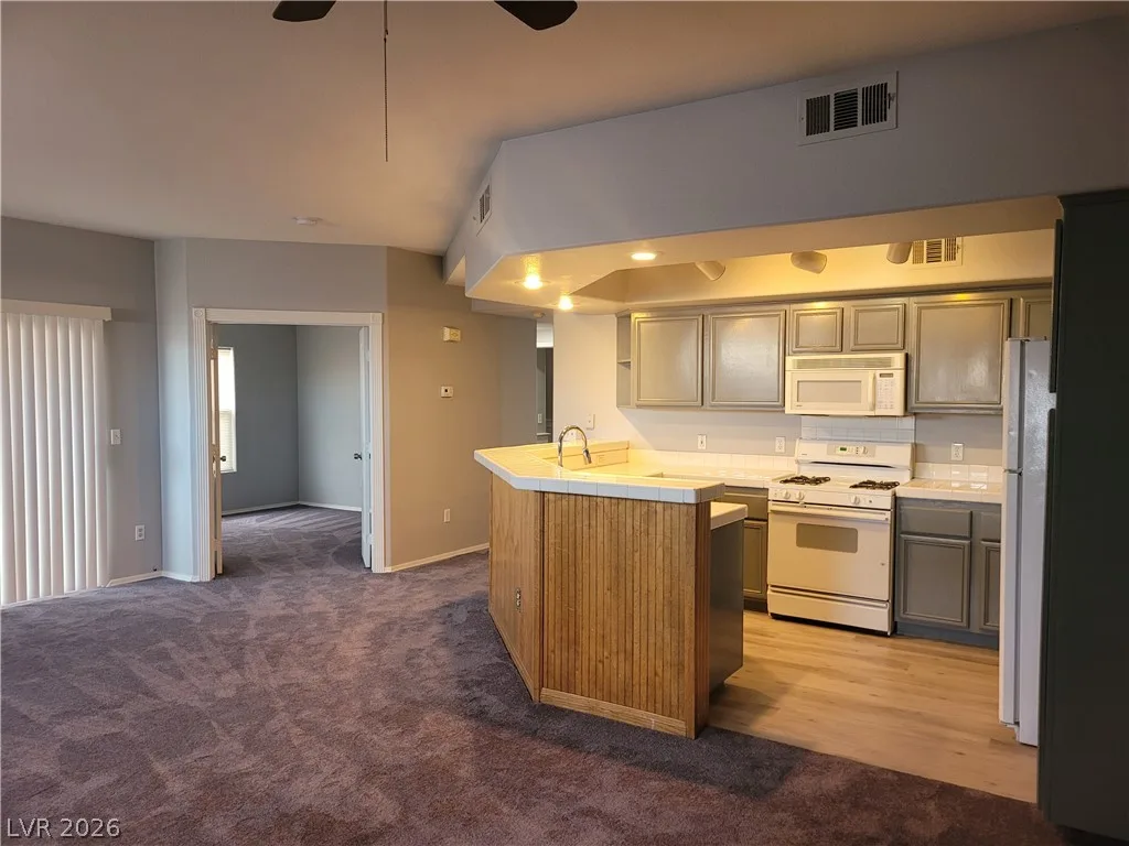 6917 COBRE AZUL Avenue 202 — photo 2