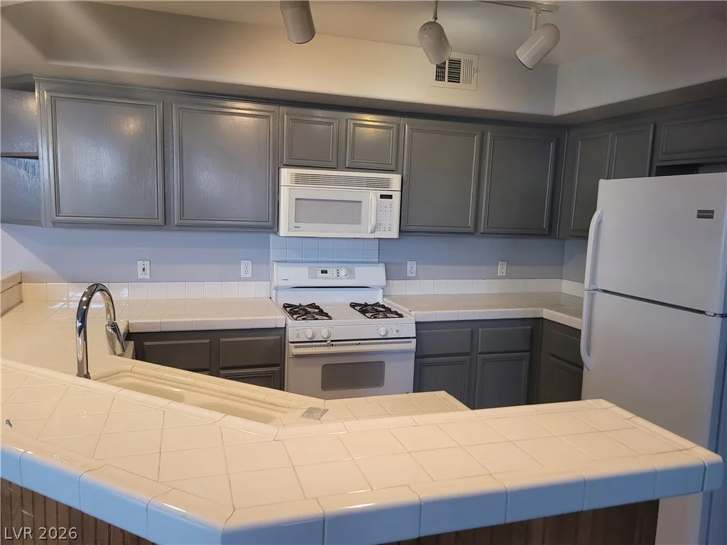 6917 COBRE AZUL Avenue 202 — photo 5