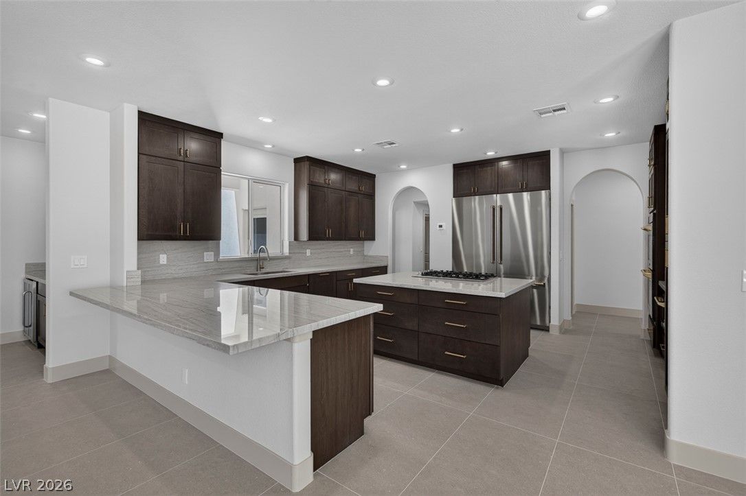 1504 Silver Oaks Street — photo 4