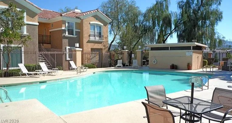 2325 Windmill Parkway 1811 — photo 2