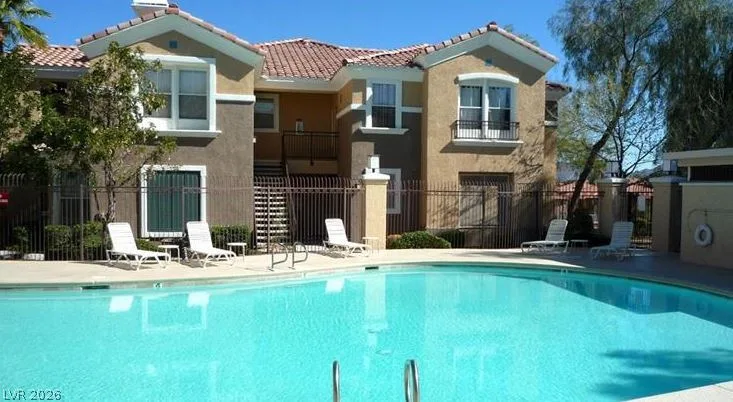2325 Windmill Parkway 1811 — photo 3