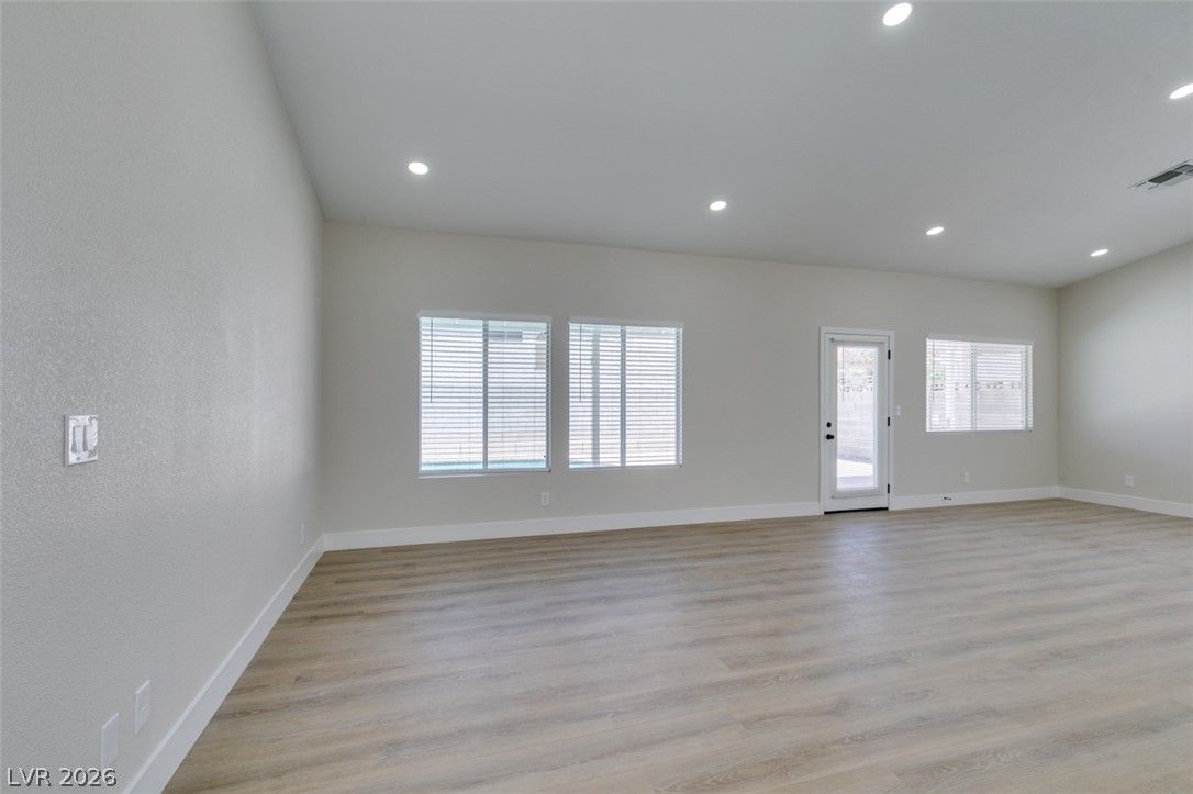 272 Grand Teton Drive — photo 4