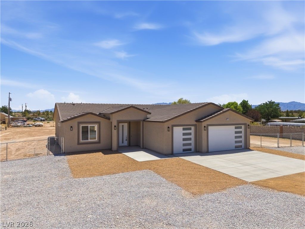 1081 Francine Street — photo 4 of 40