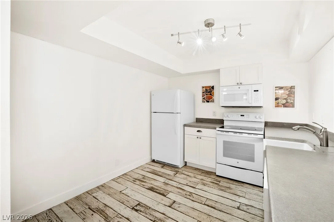 3930 University Center Drive 409 — photo 4