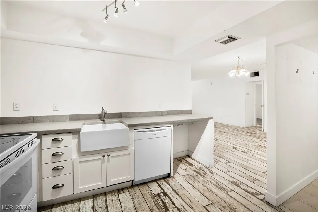 3930 University Center Drive 409 — photo 5